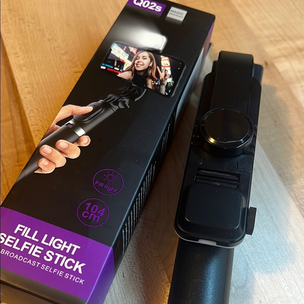Selfie Stick / Phone Tripod MQOUNY Portable Selfie Fill Light Portable All-in-1
